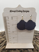 Load image into Gallery viewer, Genuine Leather Earrings - Seashell - Shell Earrings - Coral - Statement Earrings - Fringe - Summer Earrings