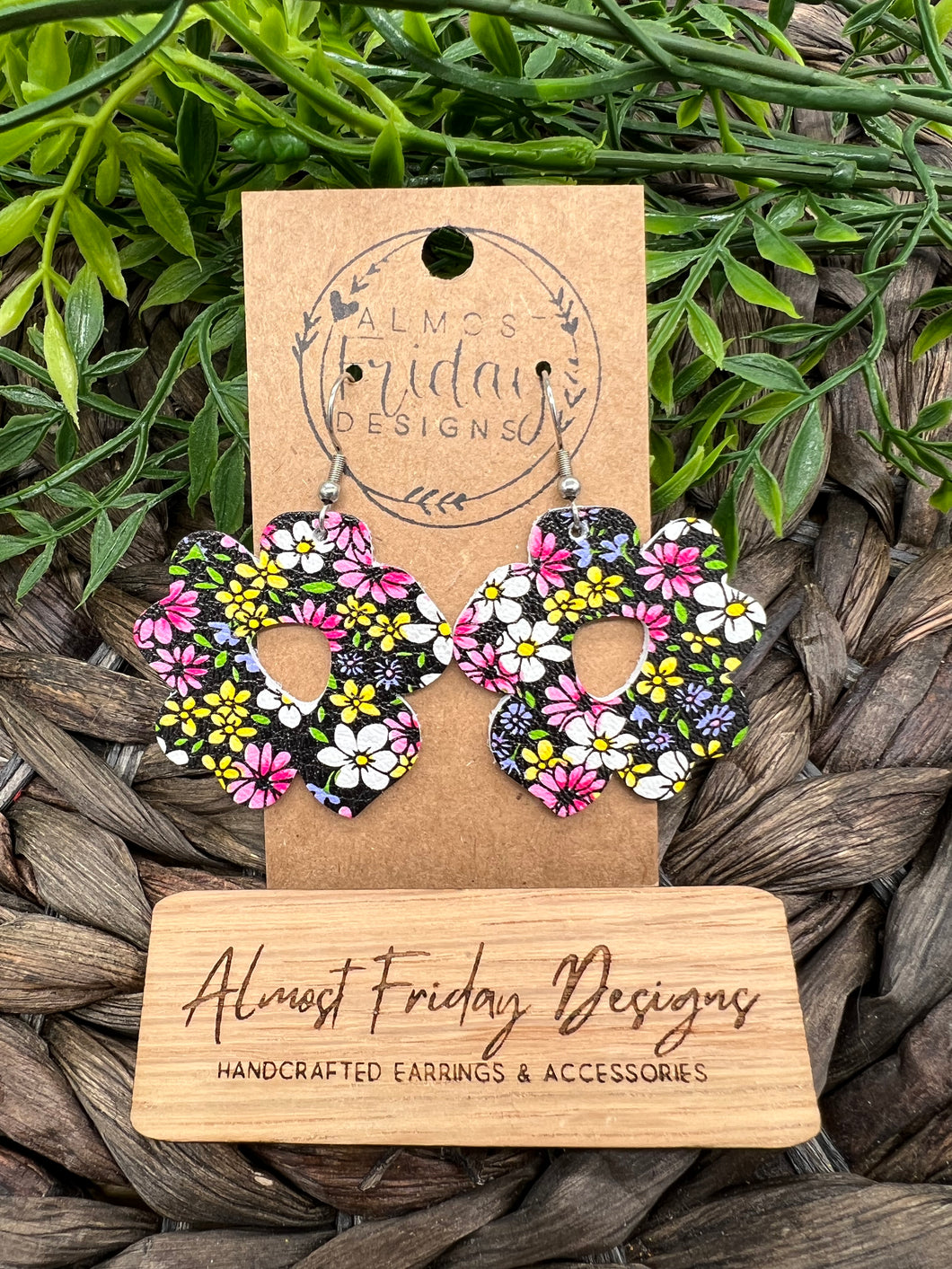 Genuine Leather Earrings - Modern Flower - Daisies - Floral - Yellow - Green - Pink - Purple - Flowers - White - Summer Earrings - Statement Earrings - Spring - Floral